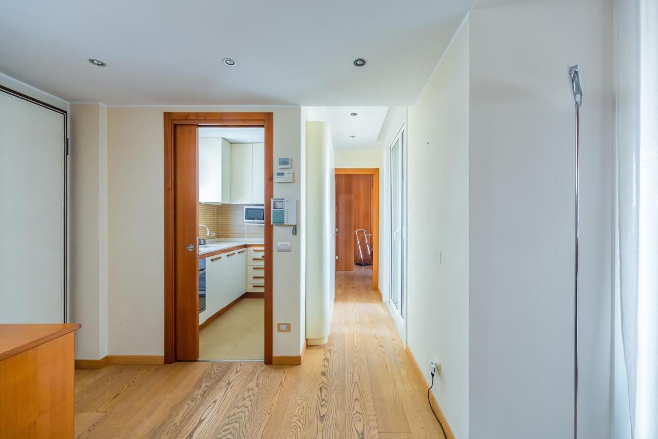 Cozy Apt - Corso Vercelli & Conciliazione M1 ميلان المظهر الخارجي الصورة