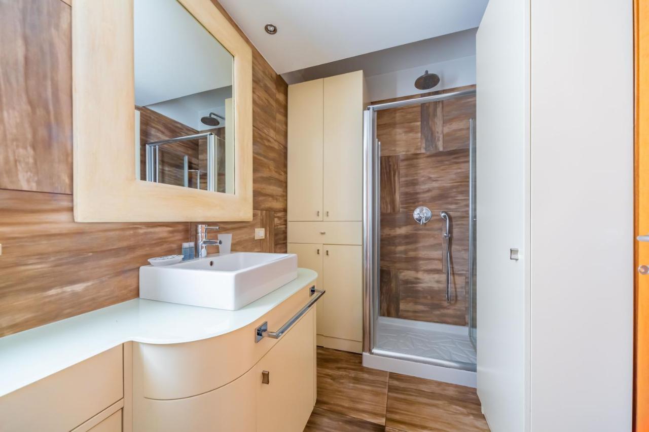Cozy Apt - Corso Vercelli & Conciliazione M1 ميلان المظهر الخارجي الصورة